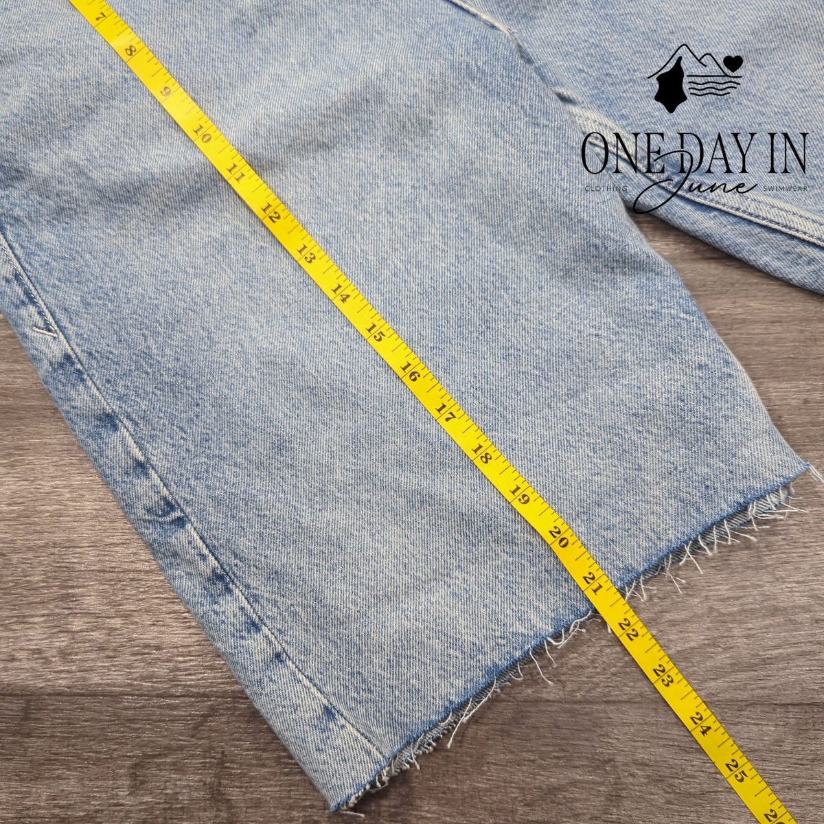 Good American Good Standard Bermuda Shorts Raw Hem Indigo NWT Size 8