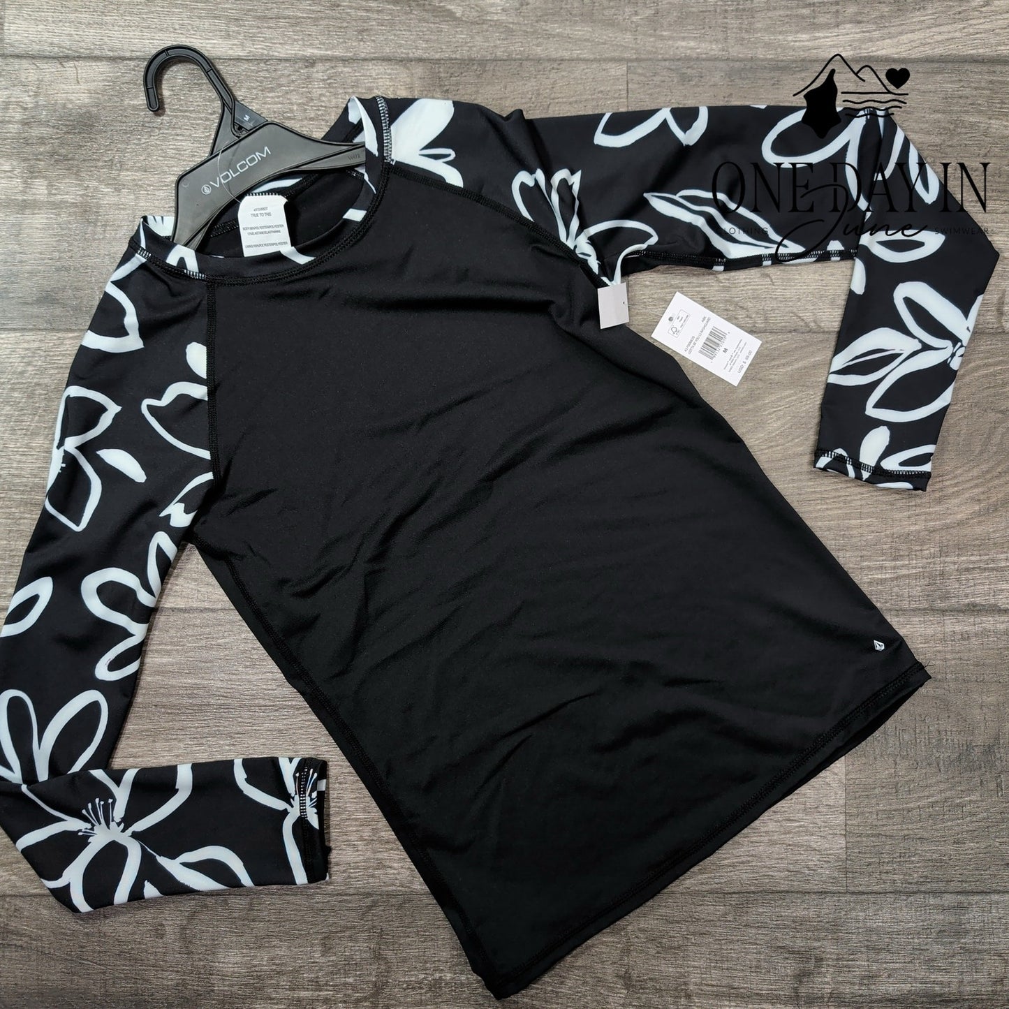 Volcom Long Sleeve Rashguard Size M