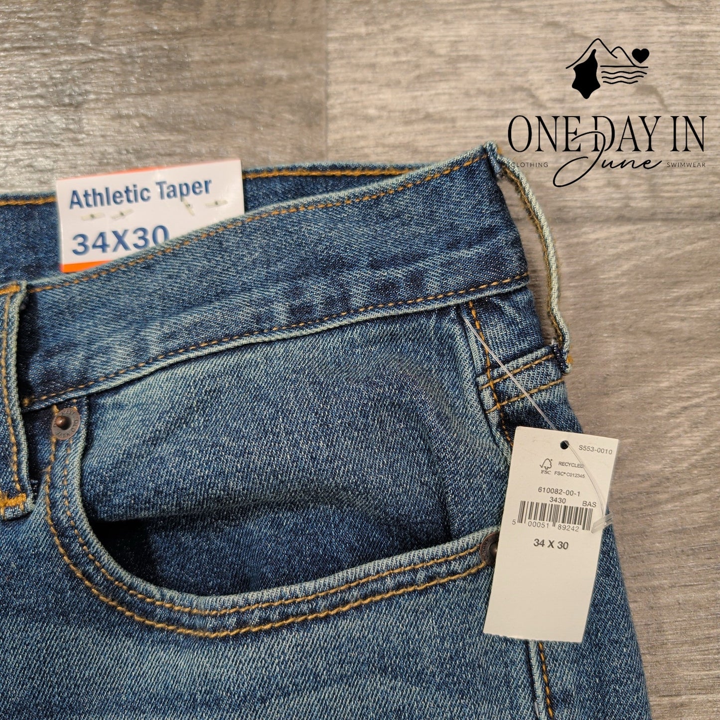 Old Navy Athletic Taper Built-In Flex Jeans Mens Medium Wash NWT Size 34X30