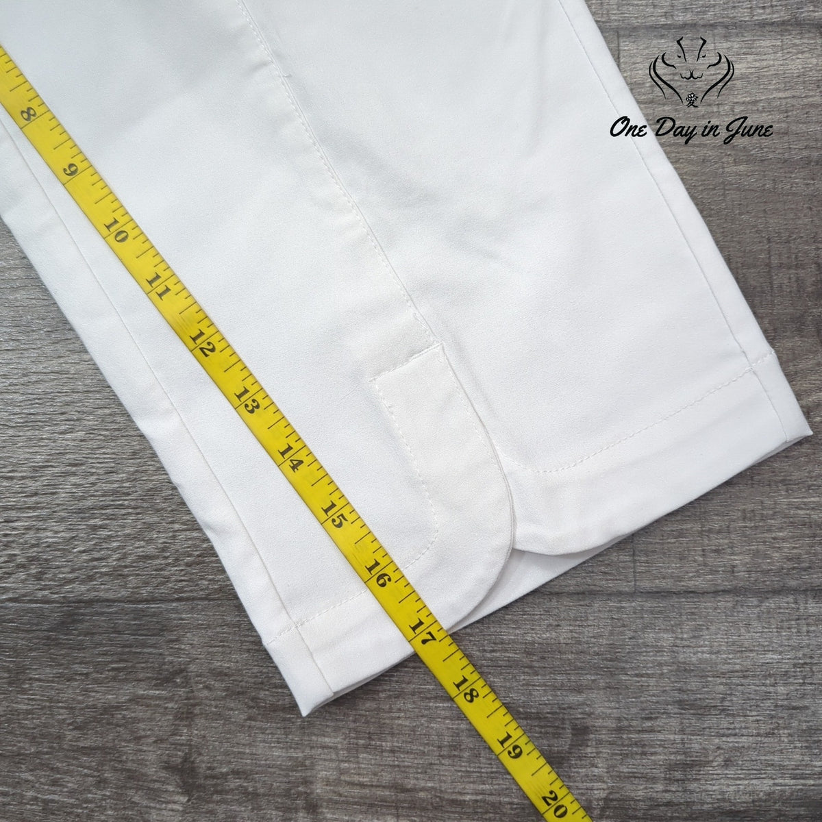 Lija Women's White Cropped Capri Golf Pants NWT Size 8