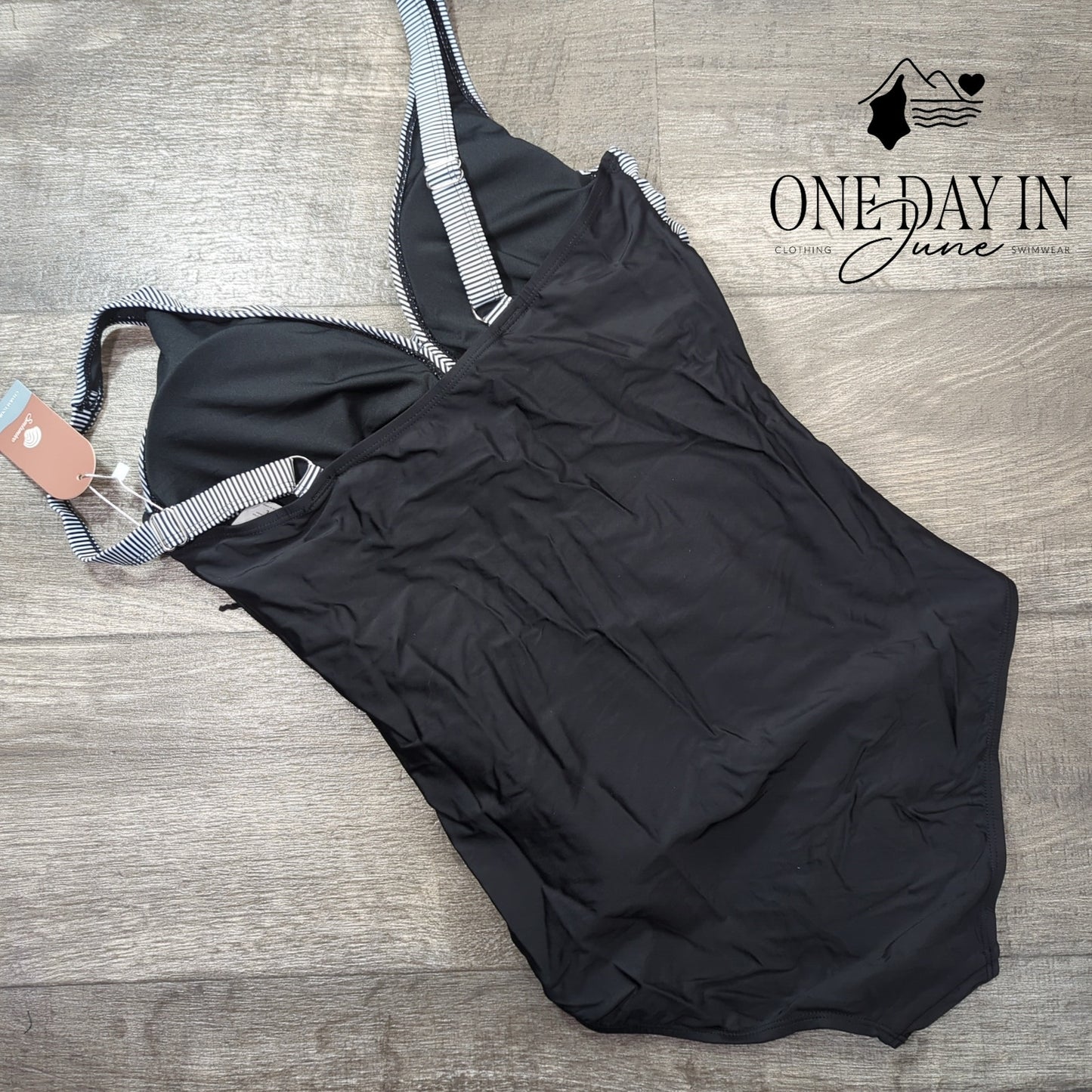 Smismivo Twist Front One Piece Swimsuit Size L