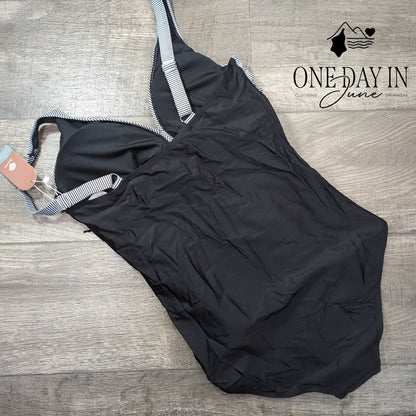 Smismivo Twist Front One Piece Swimsuit Size L