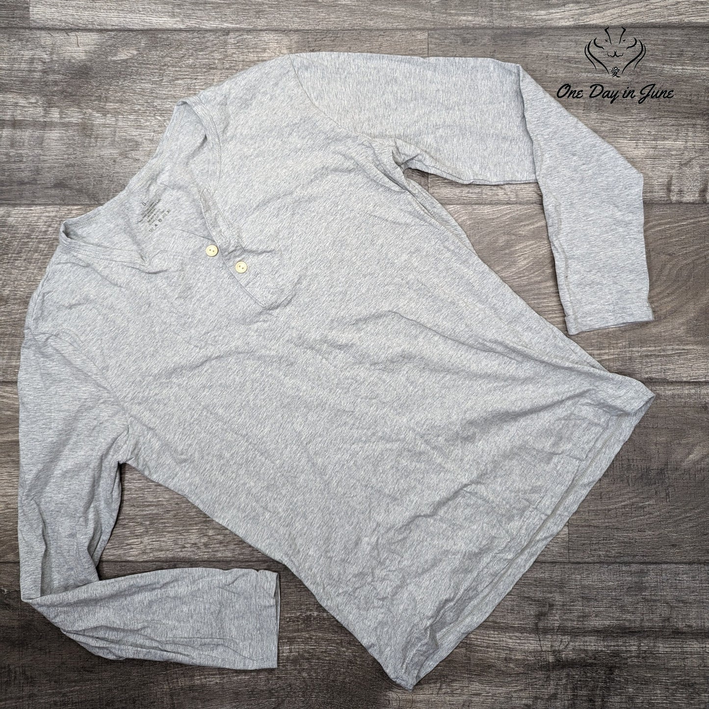 Amzbrly 2 Button Long Sleeve Tee Shirt Size S