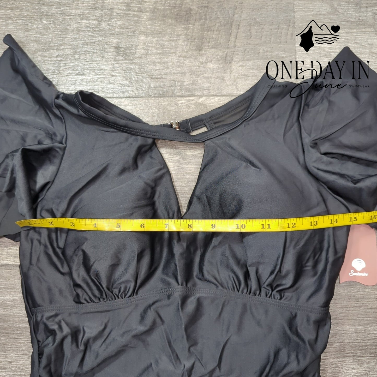 Smismivo Ruffle Shoulder One Piece Swimsuit Size M