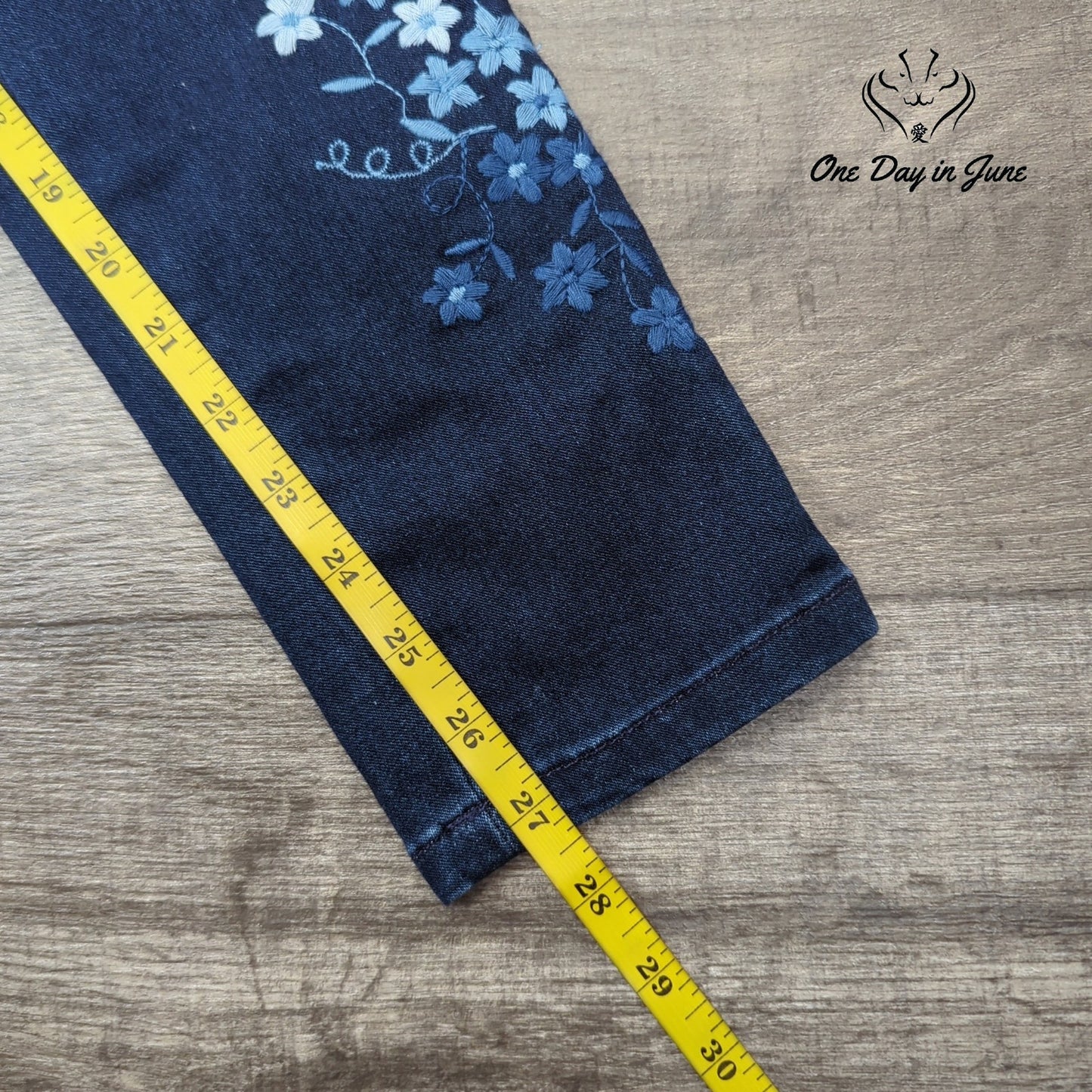 Karen Kane Embroidered Ankle Jeans Size 6