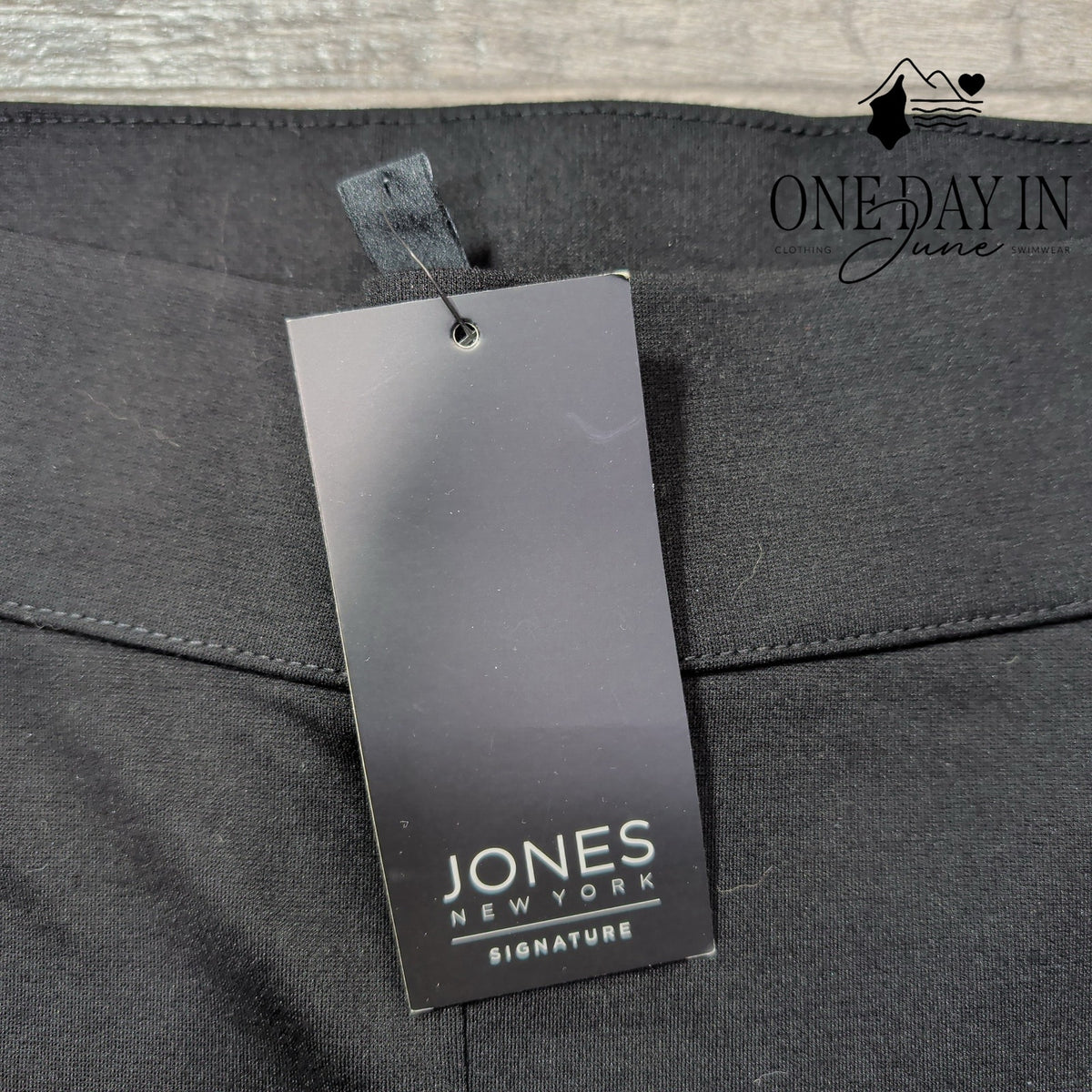 Jones New York Signature Pull On Straight Leg Pants Black NWT Size M