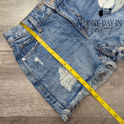 Arizona Jean Co. Hi Rise Distressed Jeans Size 1