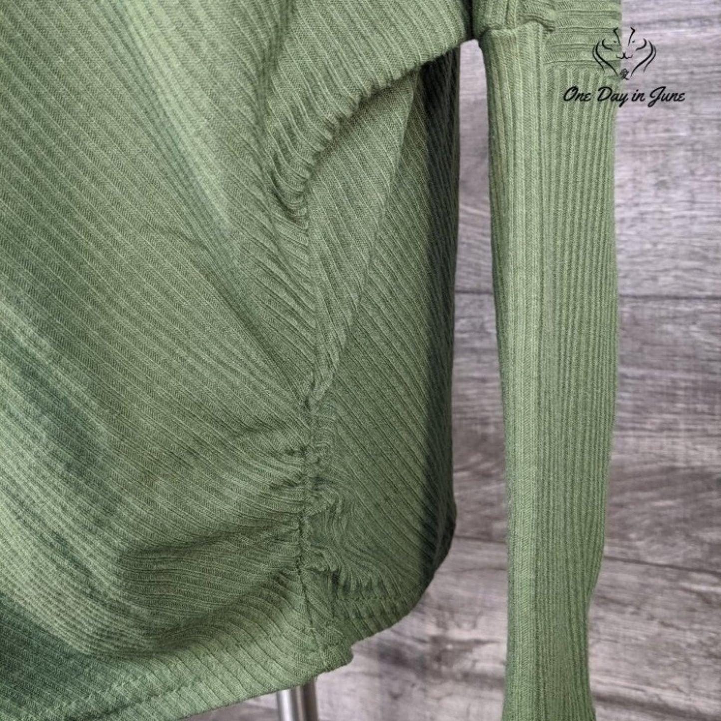 Amzbrly Ruched Ribbed Long Sleeve Top