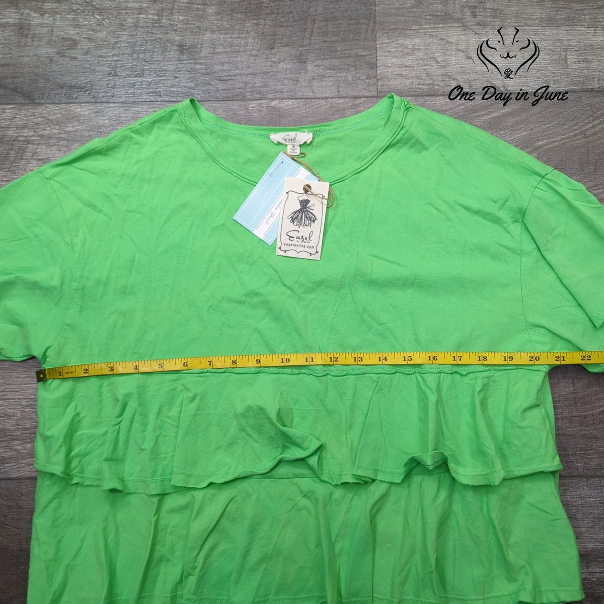 Easel Los Angeles Tiered Ruffle Tee Bright Green Short Sleeve NWT Size S