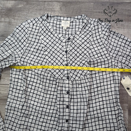 St. John's Bay Button Front Long Sleeve Top Size M