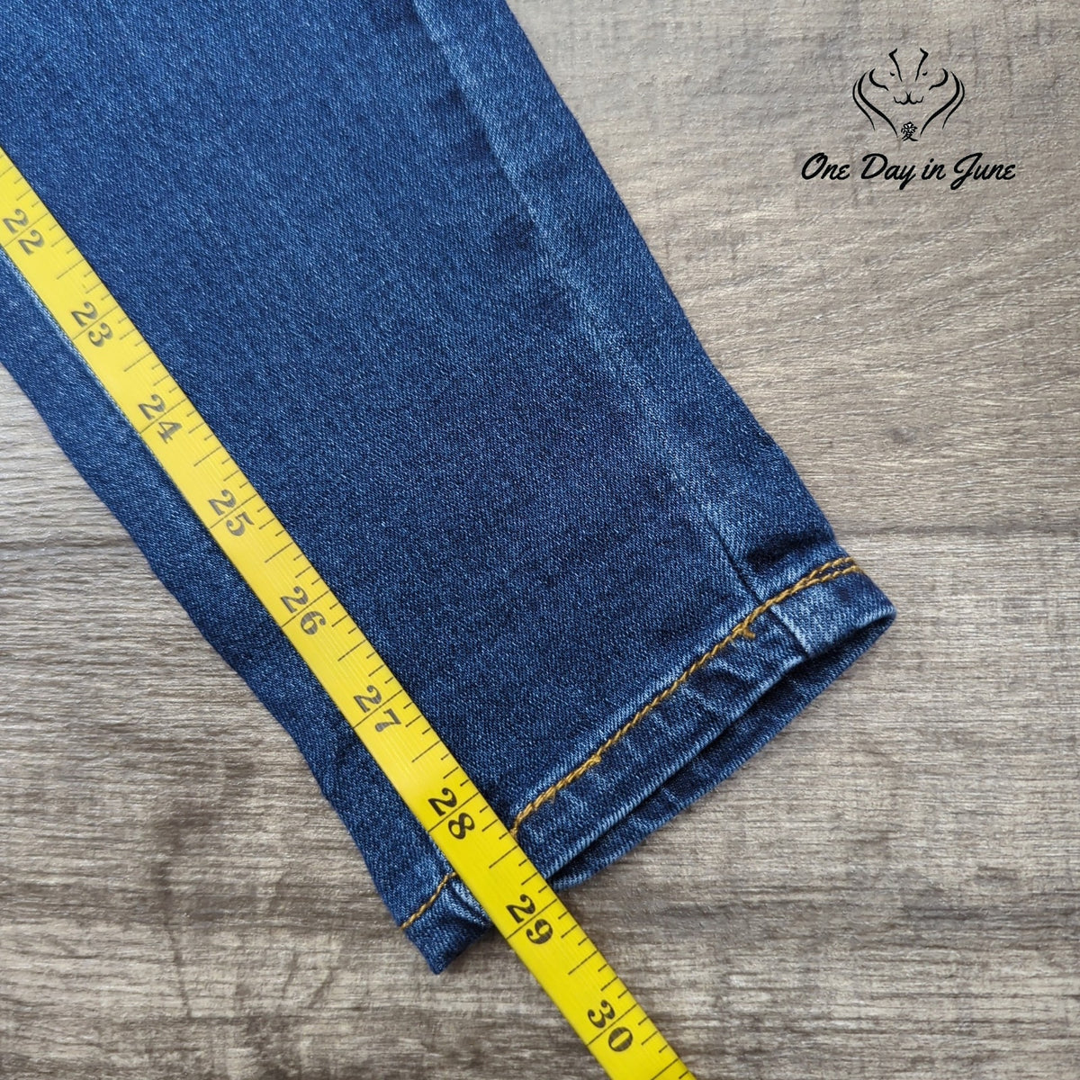 Encore Juniors Skinny Ankle Jeans Medium Wash Blue Stretch NWT Size 1