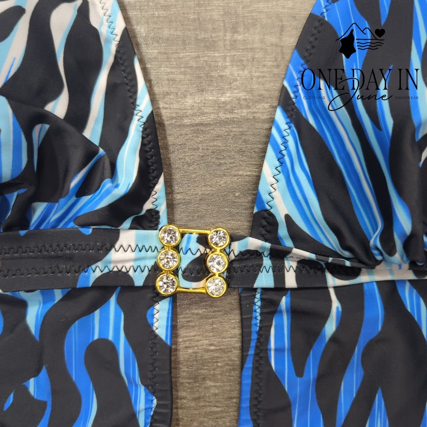 Wearified Deep V Halter Cutout Tie One Piece Swimsuit Size M