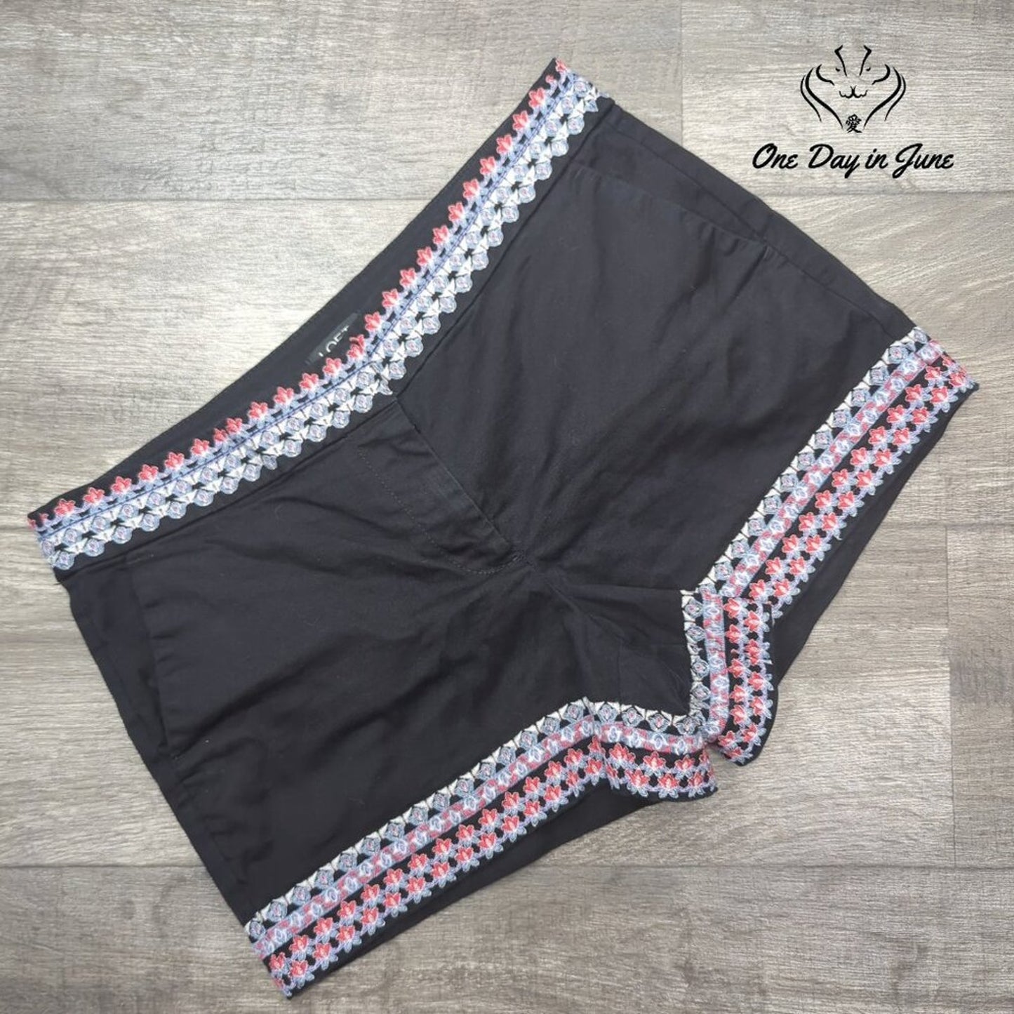 Loft Embroidered Chino Shorts Size 8