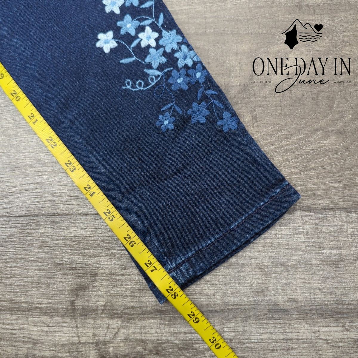 Karen Kane Midnight Sun Floral Embroidered Skinny Jeans Blue NWT Size 10