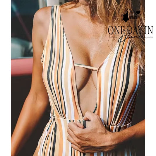 Cupshe Deep V Striped One Piece Swimsuit Size L