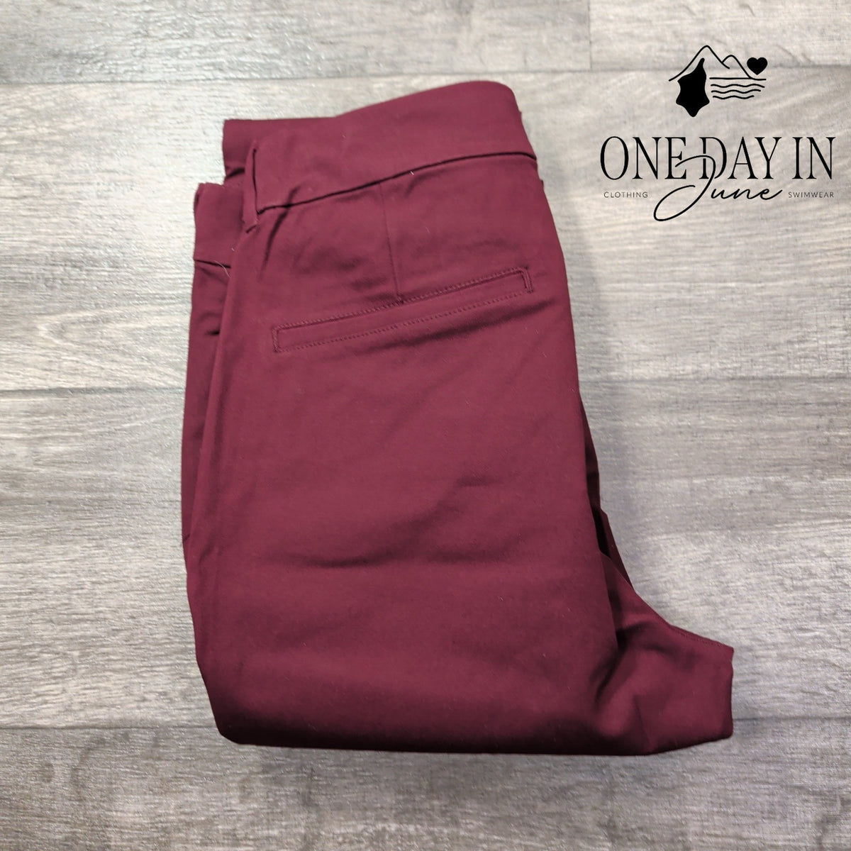 Old Navy High Rise Pixie Skinny Pants Burgundy NWT Secret Smooth Size 12