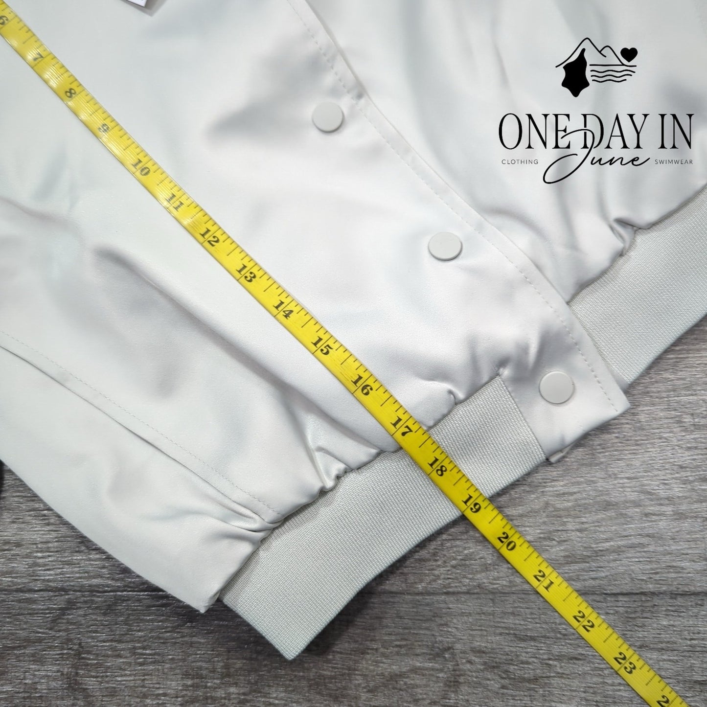 Truth Crop Snap Front Jacket Size S