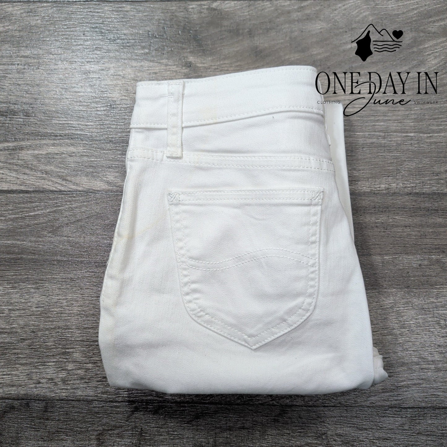 Lee Mid Rise Crop Jeans Size 4