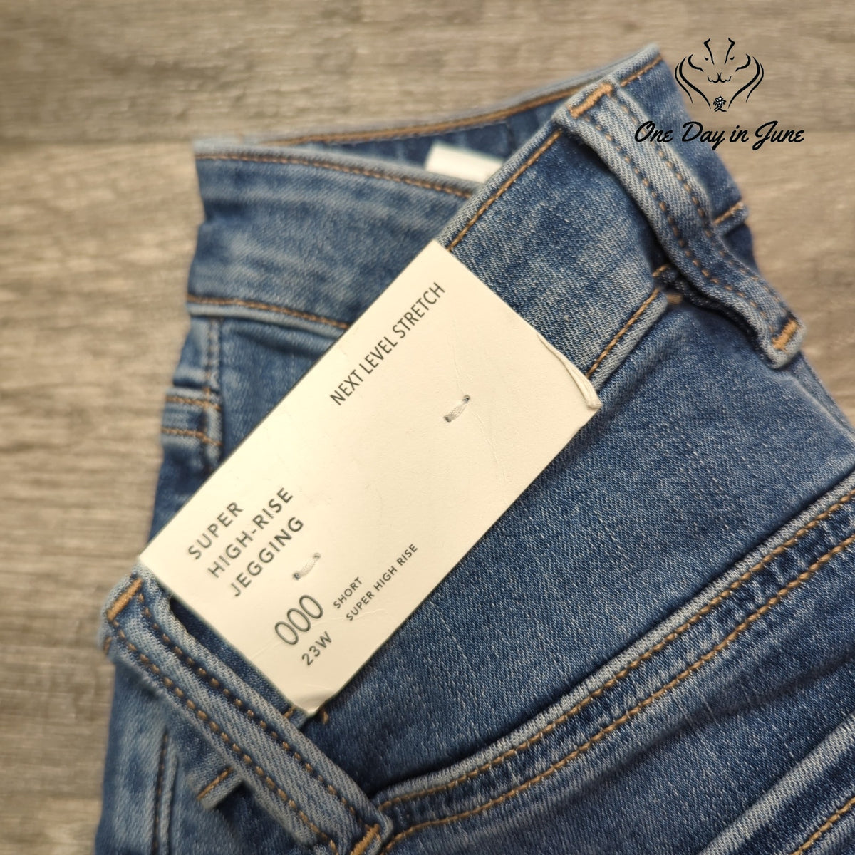 American Eagle Outfitters Super High Rise Jegging Short Medium Wash NWT Size 23