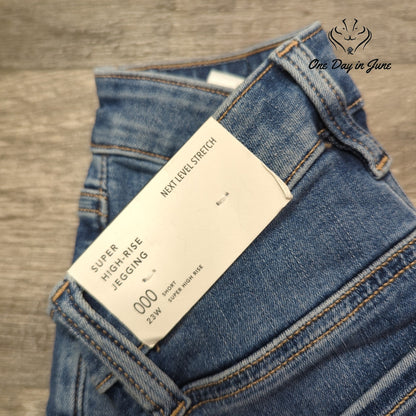 American Eagle Outfitters Super High Rise Jegging Short Medium Wash NWT Size 23