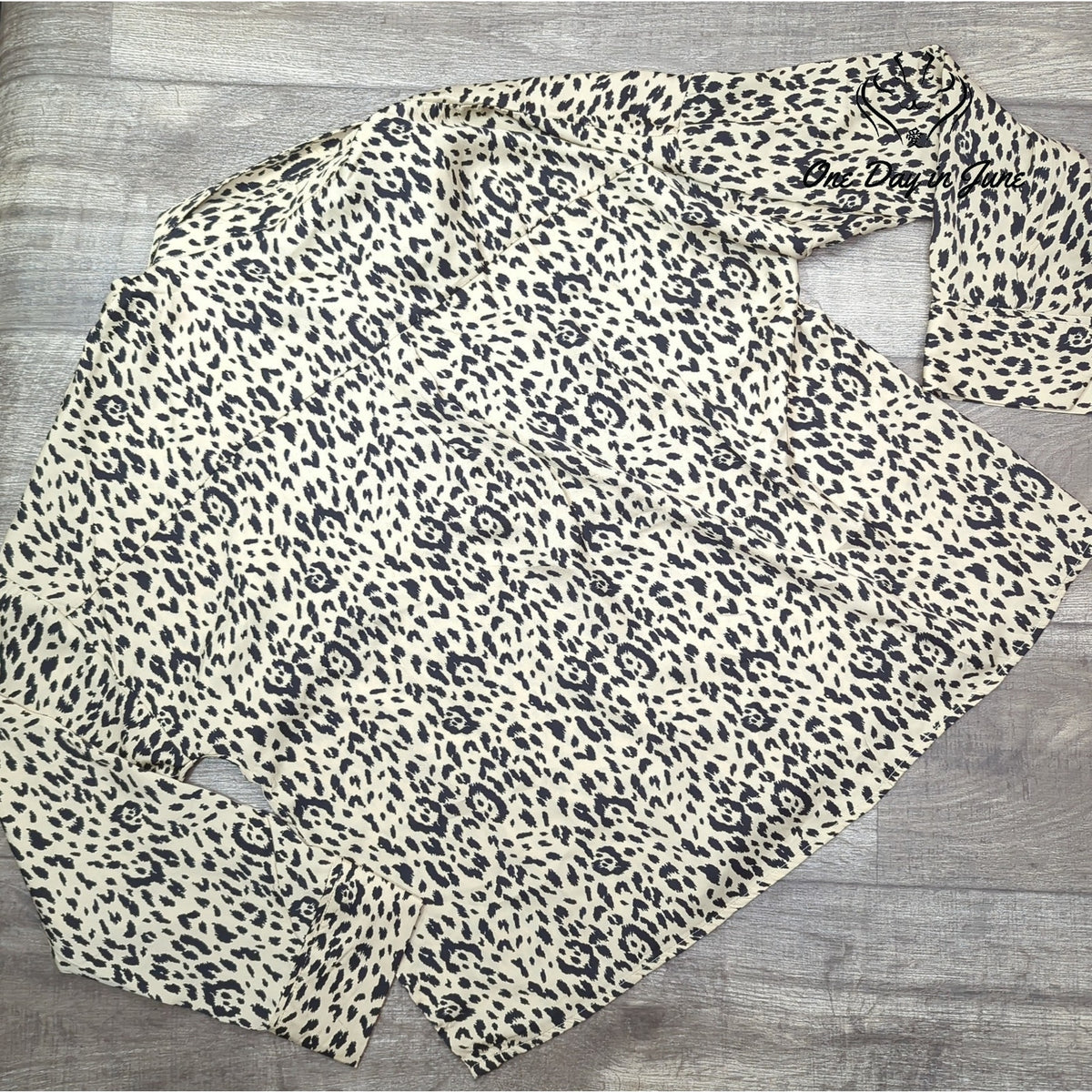 Ascot and Hart Leopard Animal Print Button Down Blouse Beige NWT Size XL