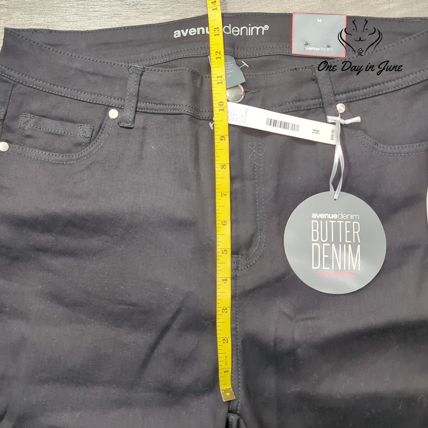 Avenue Denim Butter Denim Shorts Size 14