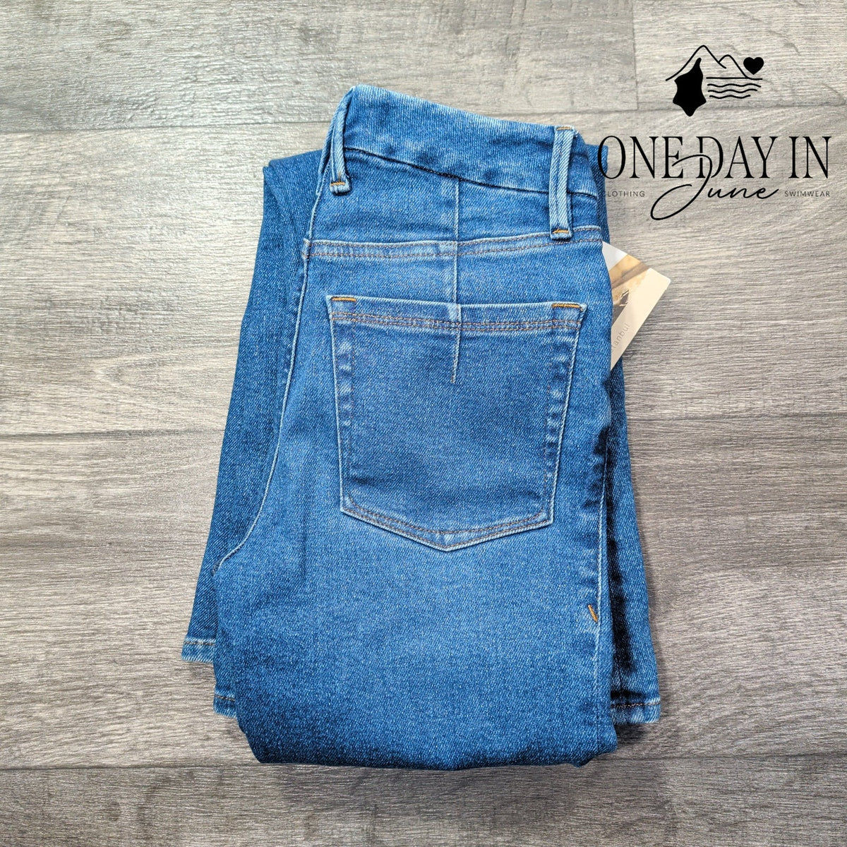 Good American Good Legs Flare Jeans Medium Wash Blue NWT Size 00 (24)