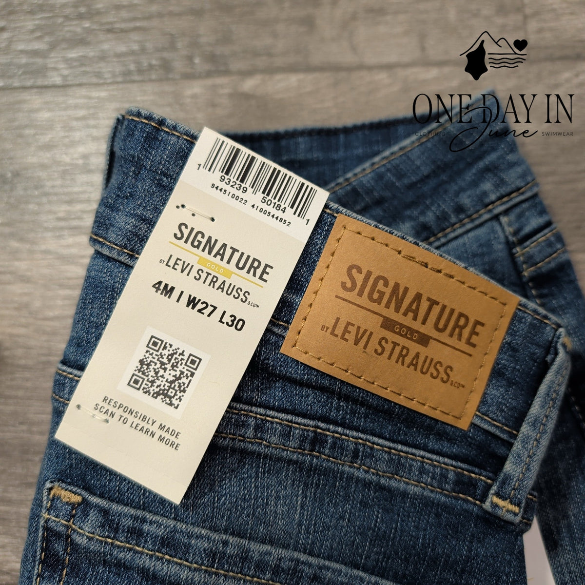 Levi Strauss & Co Signature Gold Totally Shaping Skinny Jeans NWT Size 4