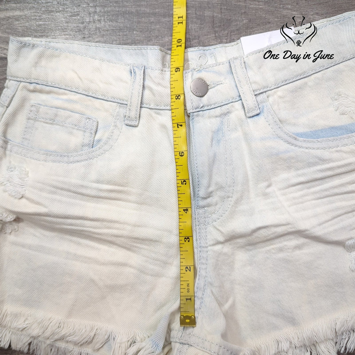 Rue 21 Girls High Rise Shortie Denim Shorts Light Wash Distressed Frayed Size 2