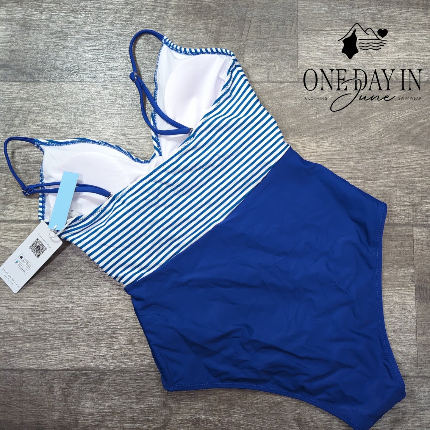 Cupshe Twist Front One Piece Swimsuit Size M