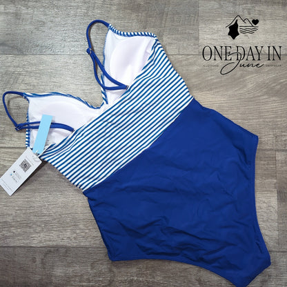 Cupshe Twist Front One Piece Swimsuit Size M