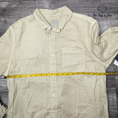 St. John's Bay Comfort Flex Classic Fit Button Down Shirt Size M