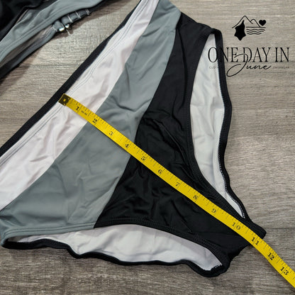 Aqua Eve Twist Front Bikini Swimsuit Size M