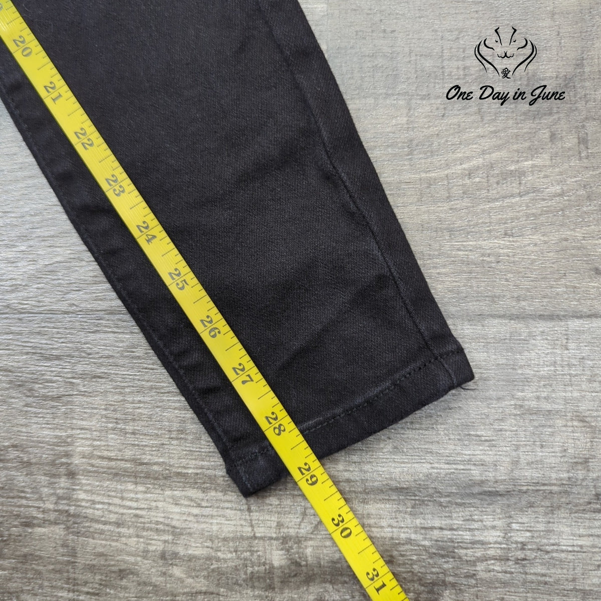 True Craft Mid Rise Distressed Skinny Jeans Juniors Black NWT Size 7