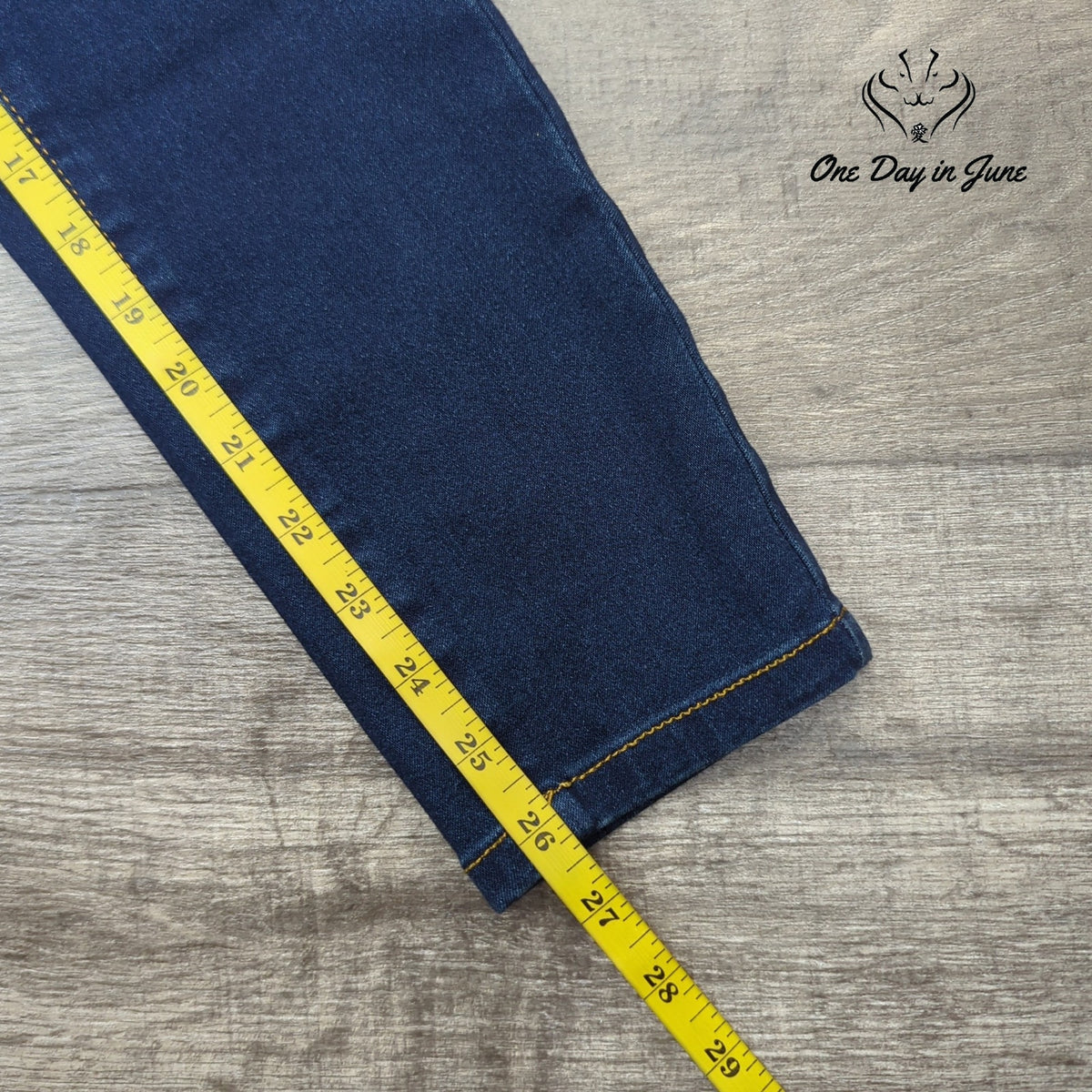 Tahari Kelly Mid Rise Skinny Jeans Dark Wash Blue Rayon Denim NWT Size 8