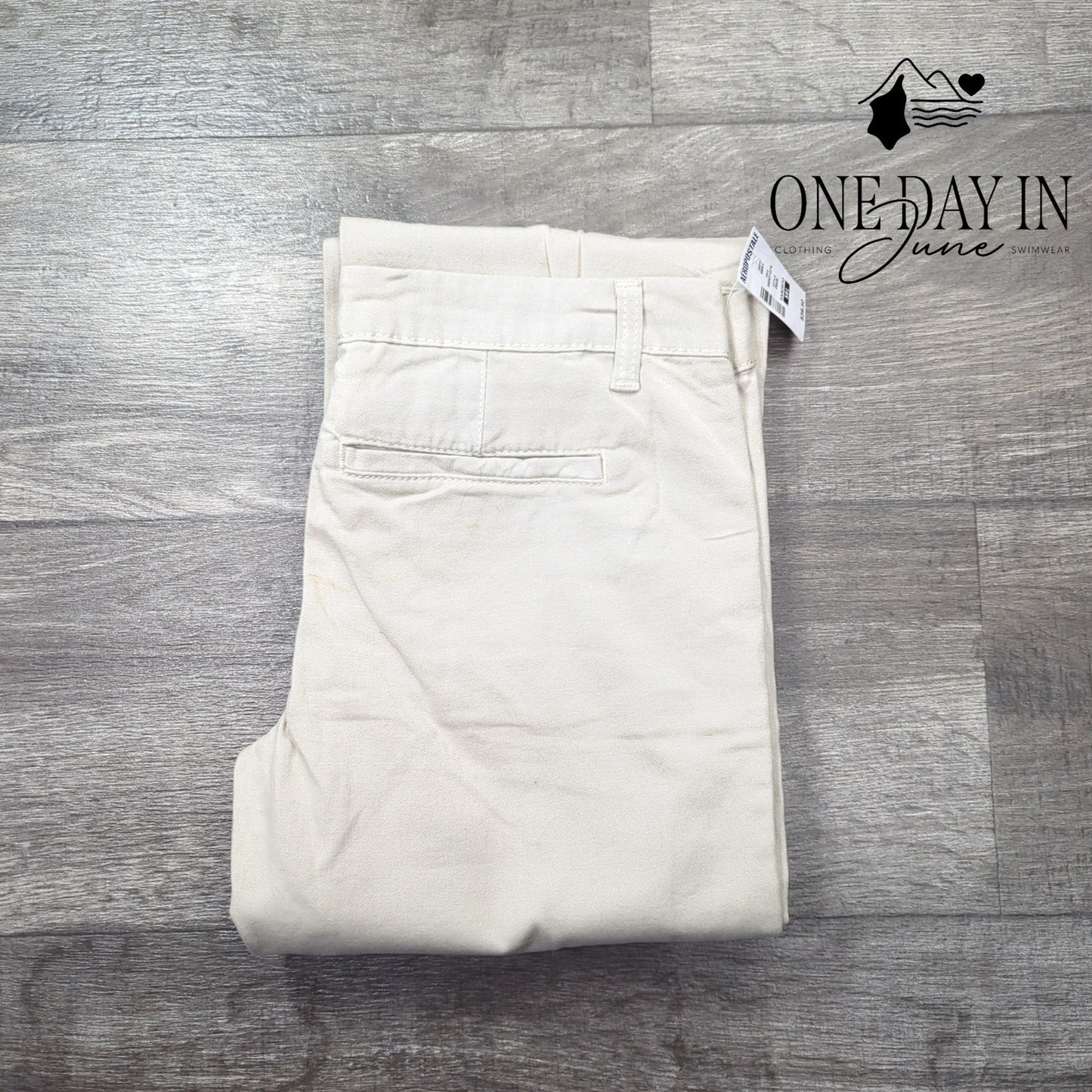 Aeropostale Juniors Straight Leg Khaki Pants Size 5