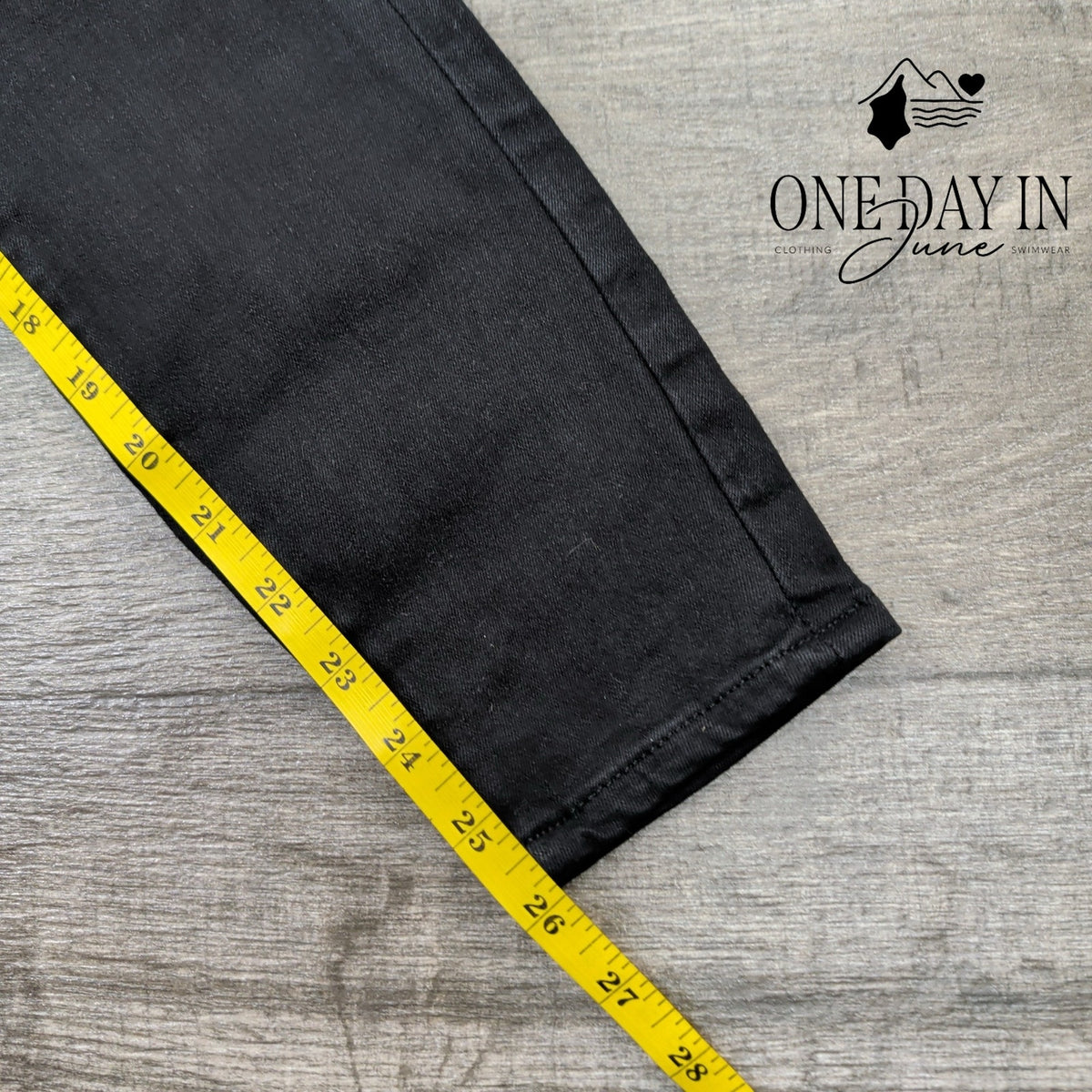 Good American Good Legs Crop Skinny Jeans Black NWT Size 2 (26)