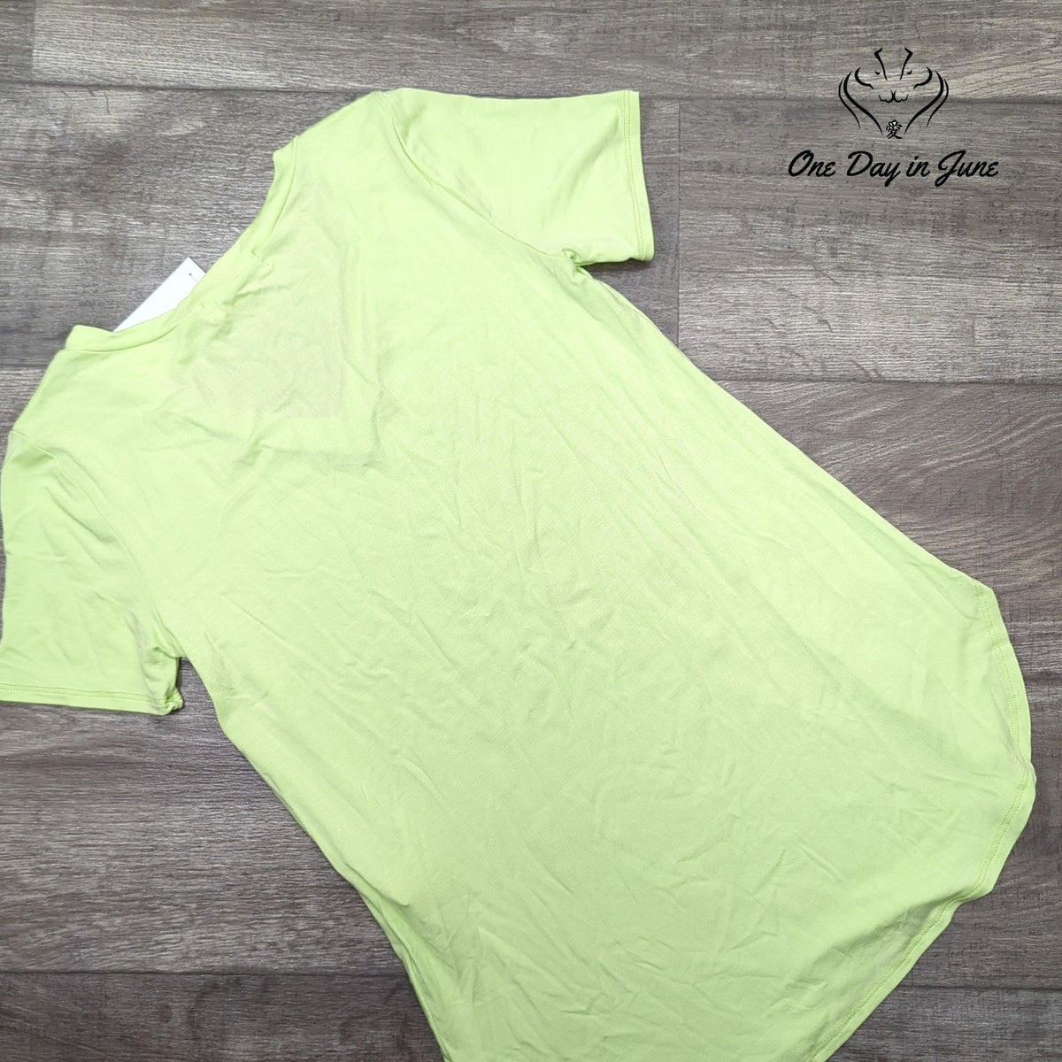 a. gain V Neck Short Sleeve Tee Shirt Lime Green Curved Hem NWT Size S