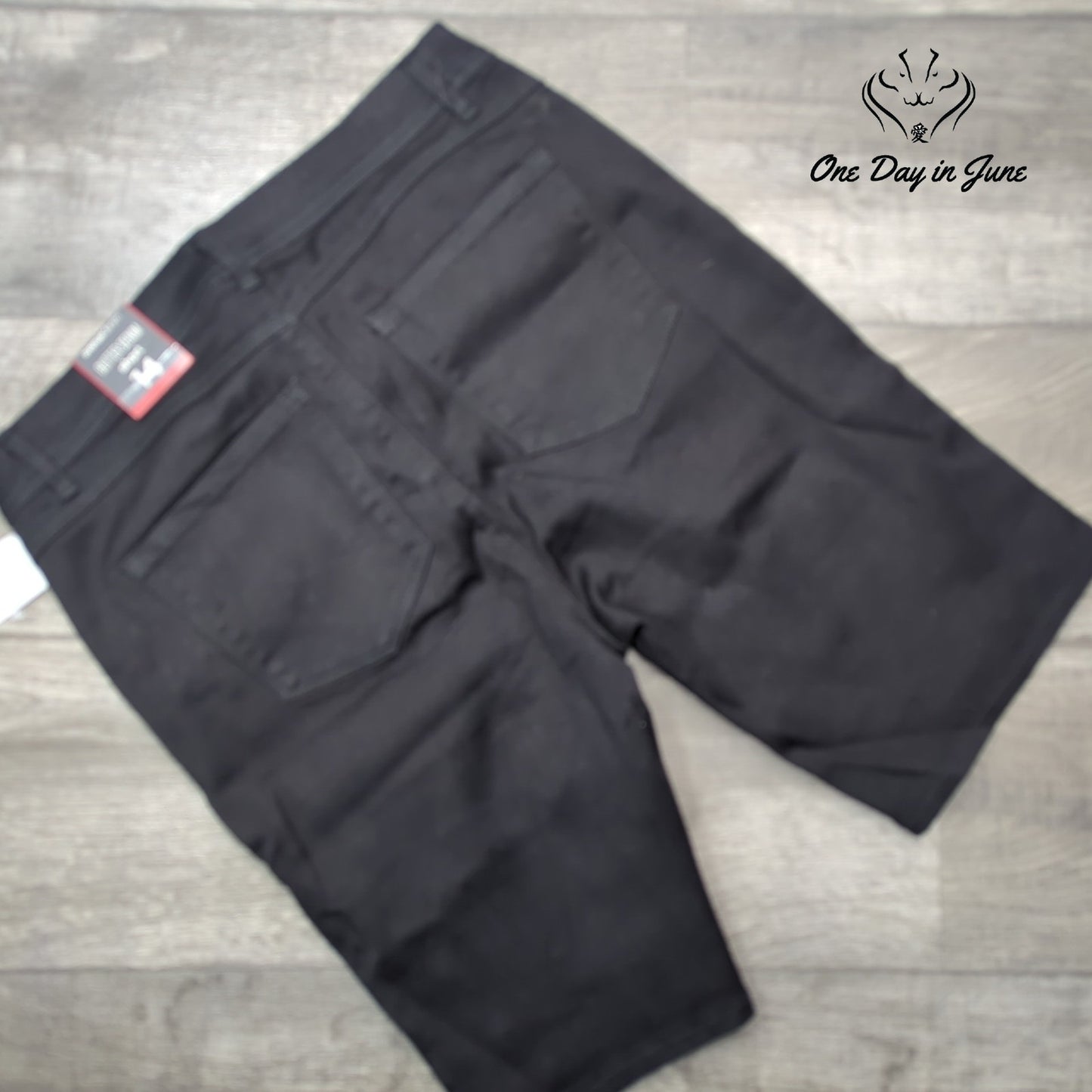 Avenue Denim Butter Denim Shorts Size 14