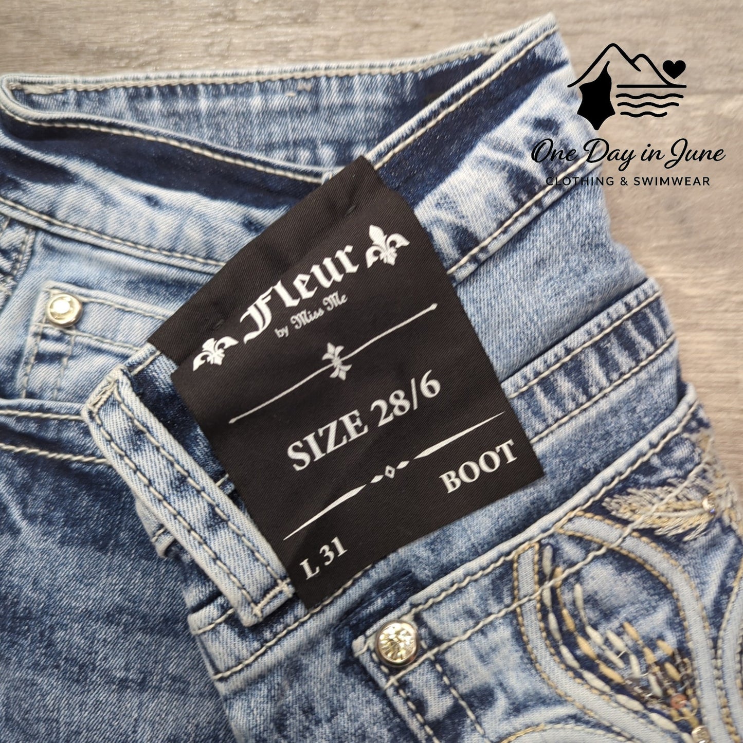 Miss Me Fleur Boot Cut Jeans Size 28 (6)