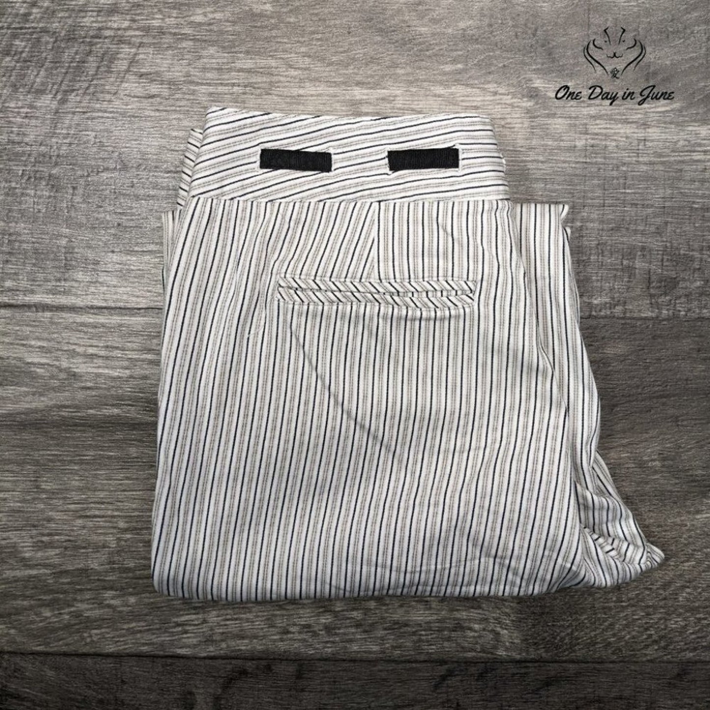 Larry Levine Stretch Capri Pants Size 4