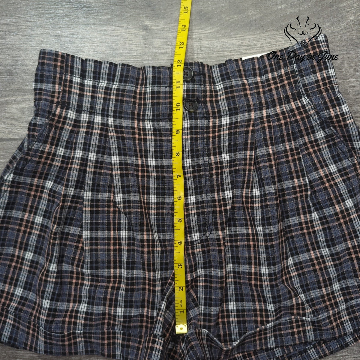 American Eagle Outfitters Mom Shorts High Rise Plaid Black Pink NWT Size 8