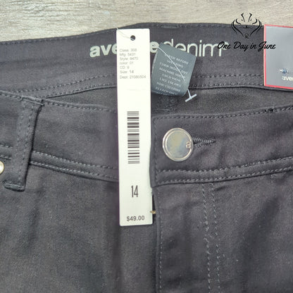 Avenue Denim Butter Denim Shorts Size 14