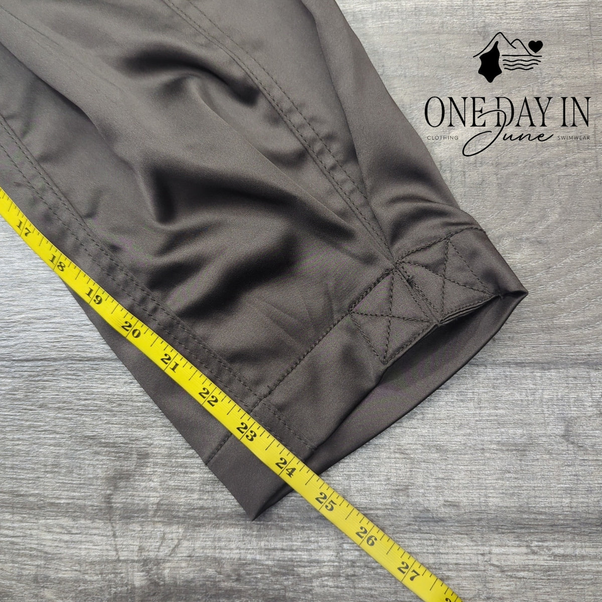 Cupio Cargo Capri Pants Brown Belted Satin Finish NWT Size XL