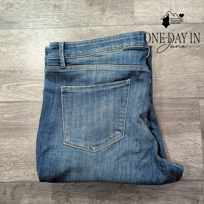 White House Black Market Market Mid Rise Slim Bootcut Jeans Blue NWT Size 18S