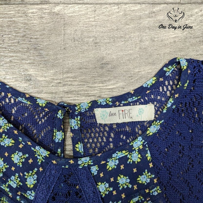 Love Fire Long Sleeve Lace Back Top Size S