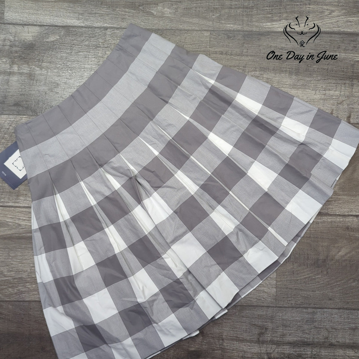 Liz Claiborne Petite A Line Plaid Skirt Gray White Pleated NWT Size 10P