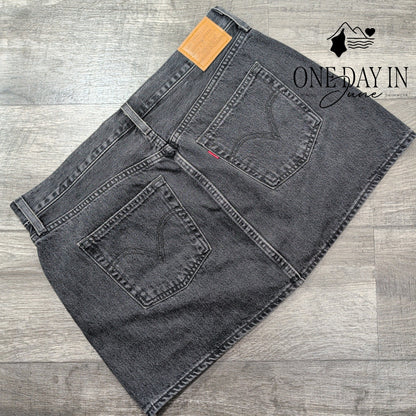 Levi's Premium Icon Studded Denim Mini Skirt Black NWT Size 14 (32)