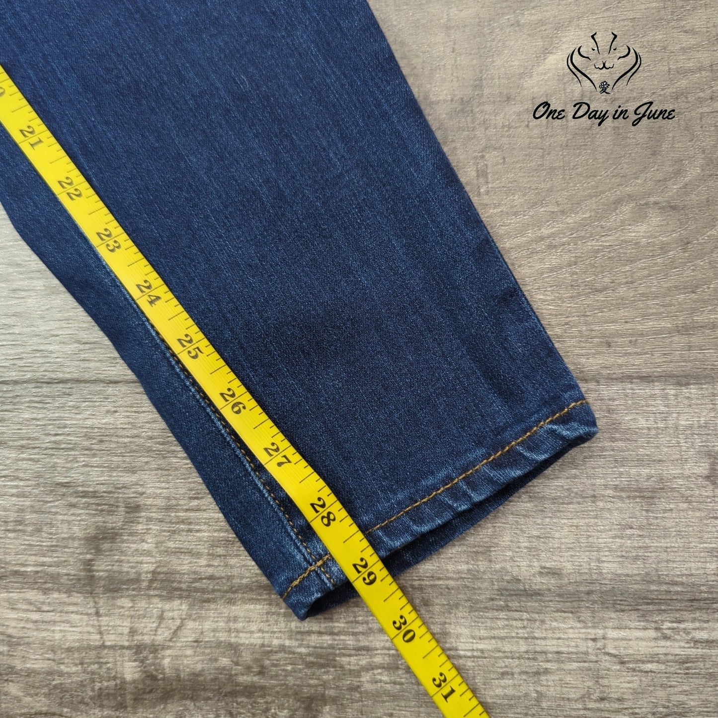 Not Your Daughter's Jeans Skinny Jeans Medium Wash Lift Tuck Stretch NWT Size 8