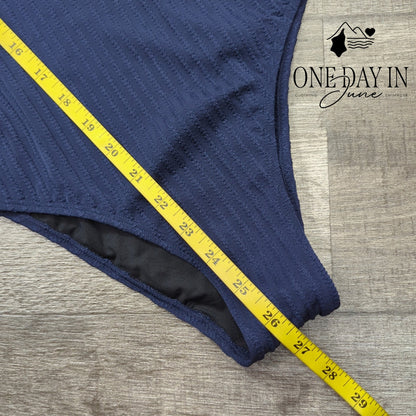 Cupshe V Front Textured One Piece Swimsuit Size L
